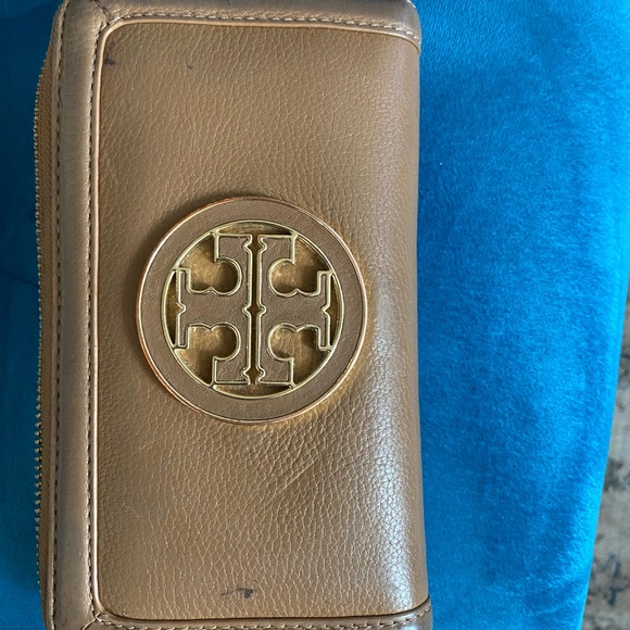 Tory Burch Wallet - Picture 6 of 8